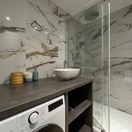 Homency - Le Sanghri-la Apartment *
